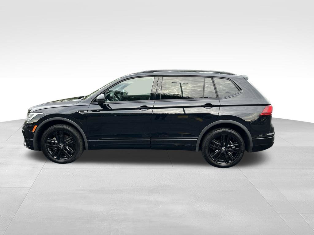Used 2022 Volkswagen Tiguan SE R-Line AWD/4WD image 2