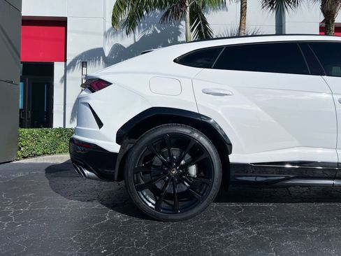 Used 2021 Lamborghini Urus AWD/4WD image 12
