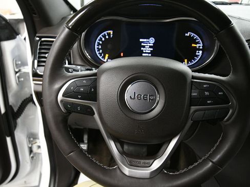 Used 2019 Jeep Grand Cherokee Overland image 12