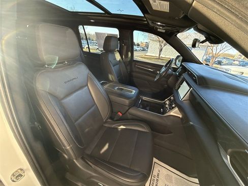 Used 2022 GMC Yukon XL Denali w/ Denali Premium Package image 28