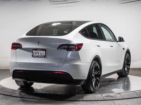 Used 2021 Tesla Model Y Long Range image 4