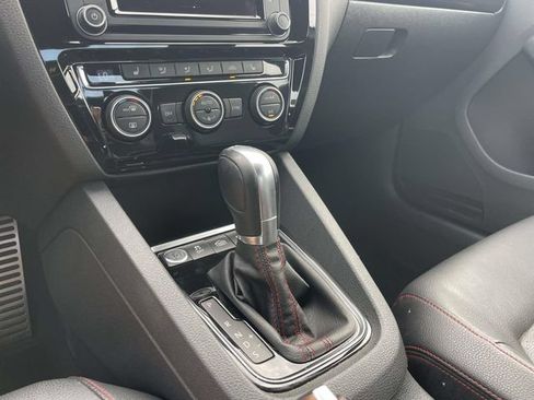 Used 2017 Volkswagen Jetta GLI FWD image 30