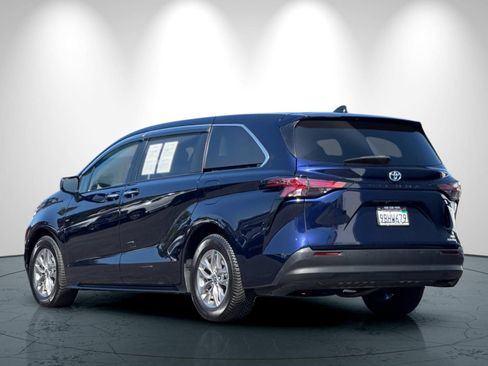 Used 2022 Toyota Sienna XLE FWD image 6