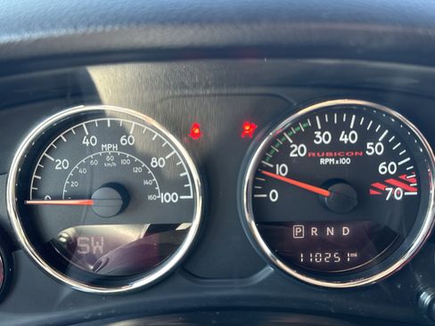 Used 2015 Jeep Wrangler Unlimited Rubicon image 17