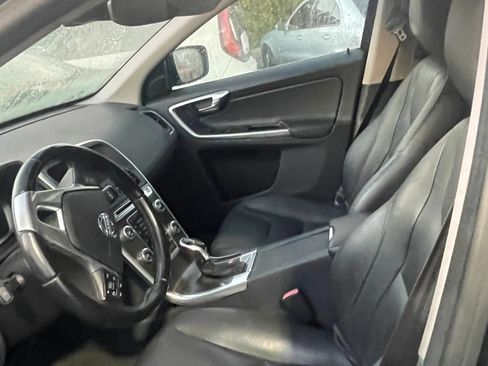 Used 2015 Volvo XC60 T5 Premier w/ Proximity Package image 9