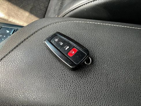 Used 2018 Toyota Camry XSE FWD image 31