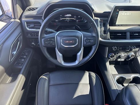 Used 2024 GMC Yukon SLT w/ SLT Premium Package image 30