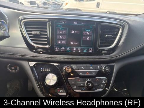 Used 2019 Chrysler Pacifica Limited w/ Advanced Safetytec Group image 13