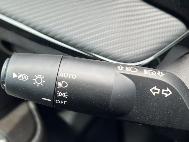Used 2026 Nissan Kicks SR w/ Cold Weather Package FWD image 17