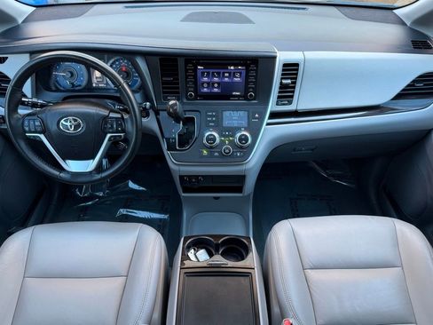 Used 2020 Toyota Sienna XLE image 21