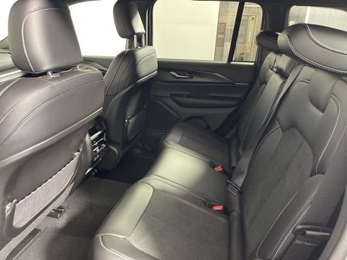 New 2025 Jeep Grand Cherokee Altitude AWD/4WD image 17