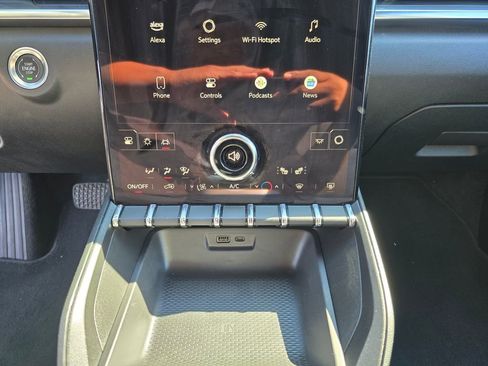 Used 2025 GMC Terrain Elevation image 18