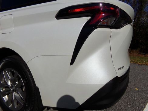 Used 2024 Toyota Sienna XLE image 12