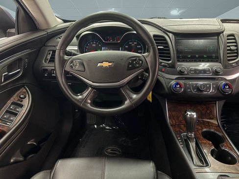 Used 2014 Chevrolet Impala LT w/ Convenience Package image 4