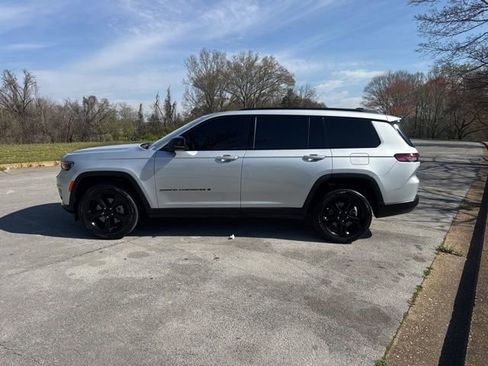 Used 2023 Jeep Grand Cherokee L Altitude image 4