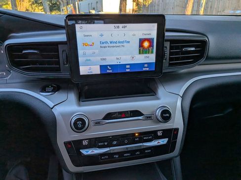 Used 2021 Ford Explorer XLT image 26