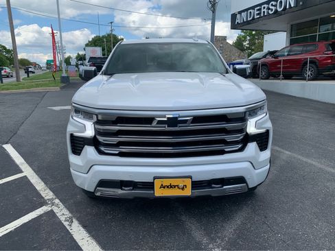 Used 2024 Chevrolet Silverado 1500 High Country w/ High Country Premium Package AWD/4WD image 2