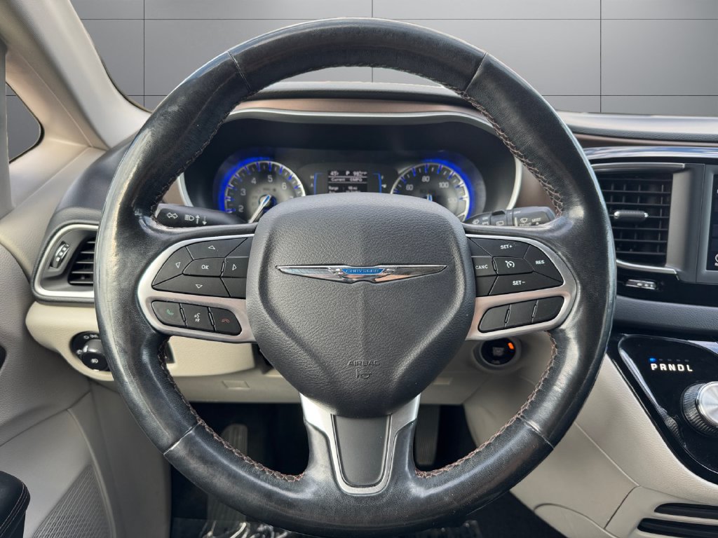 Used 2019 Chrysler Pacifica Touring-L FWD image 13