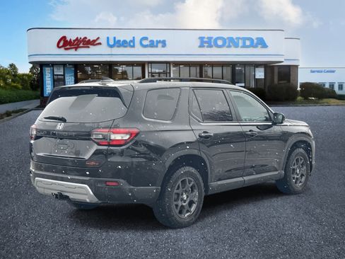 Used 2025 Honda Pilot TrailSport image 5