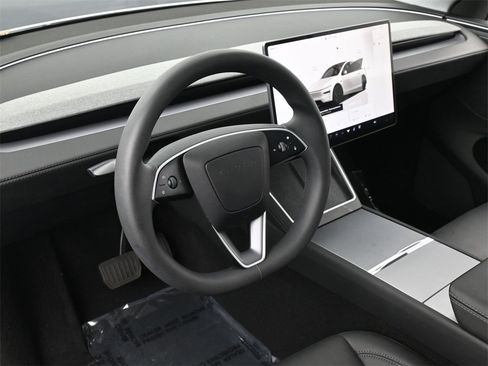 Used 2026 Tesla Model Y Long Range image 7