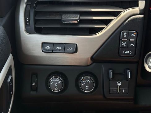 Used 2018 GMC Yukon Denali w/ Denali Ultimate Package AWD/4WD image 20