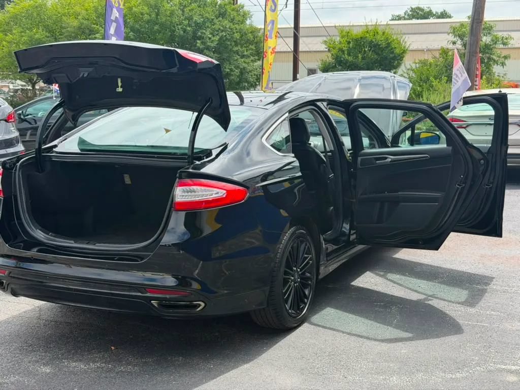Used 2016 Ford Fusion SE w/ Equipment Group 202A FWD image 13