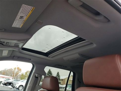 Used 2019 Chevrolet Tahoe Premier w/ Premier Plus Edition image 18