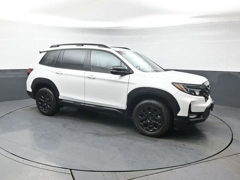 Used 2023 Honda Passport TrailSport image 8