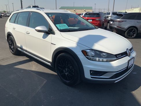 Used 2019 Volkswagen Golf Alltrack S AWD/4WD image 4