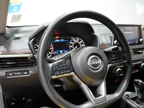 Used 2024 Nissan Altima 2.5 SV image 6