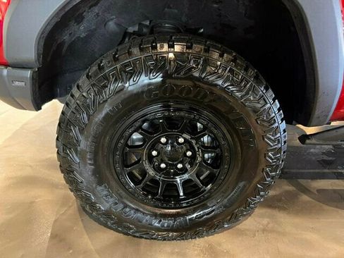 Used 2024 GMC Canyon AT4X w/ AT4X AEV Edition image 9