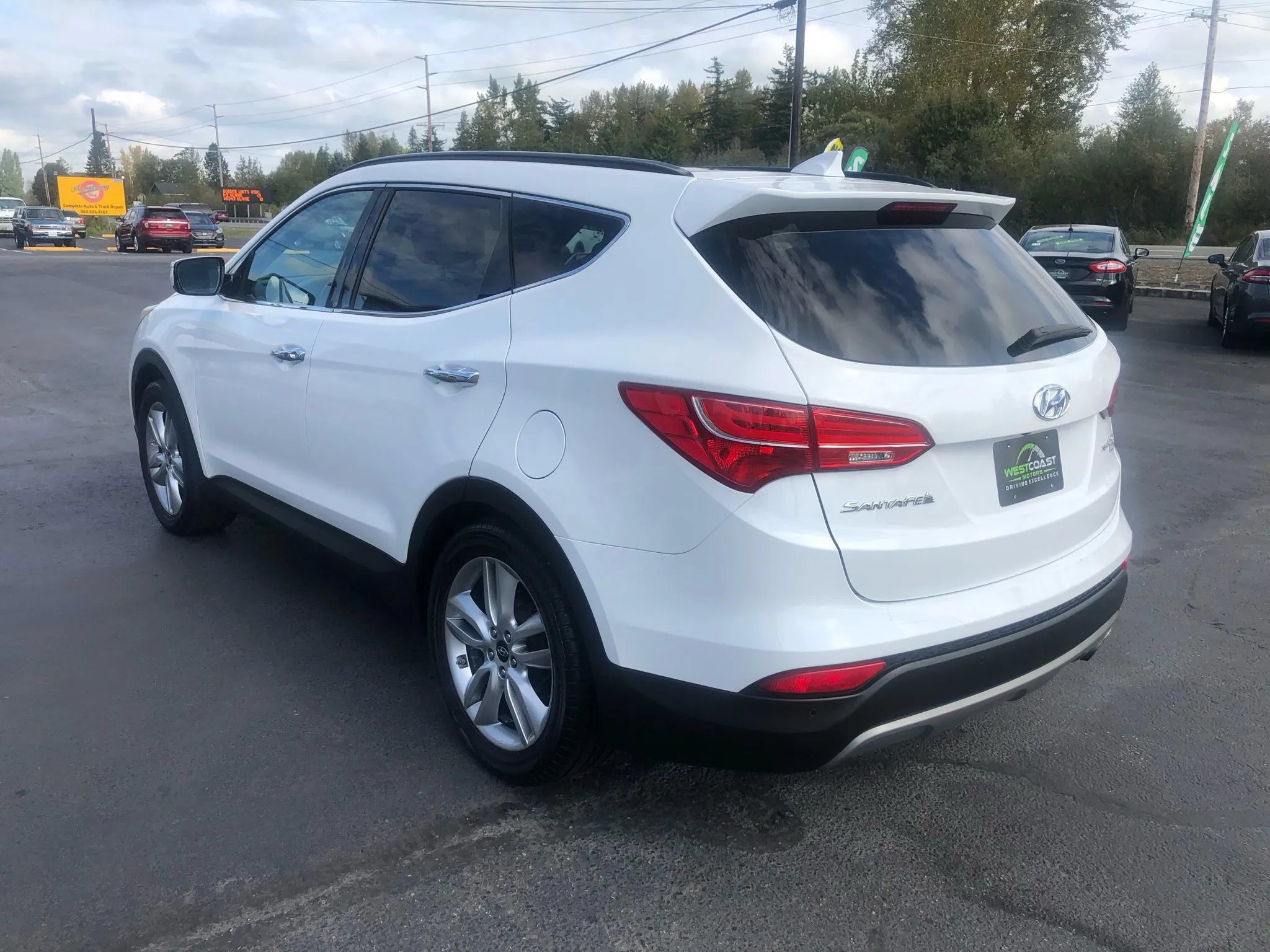 Used 2015 Hyundai Santa Fe Sport 2.0T w/ Option Group 05 FWD image 5