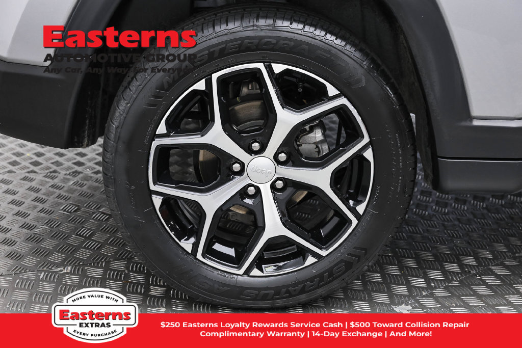 Used 2024 Jeep Compass Latitude AWD/4WD image 30