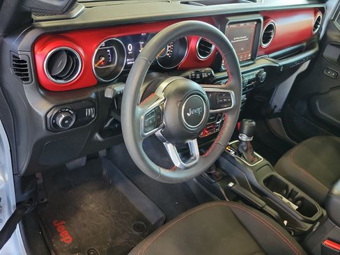 Used 2023 Jeep Wrangler Unlimited Rubicon AWD/4WD image 17
