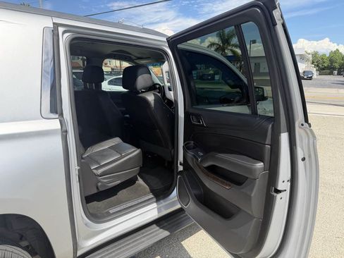 Used 2018 Chevrolet Suburban LT AWD/4WD image 38