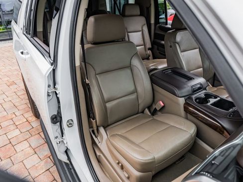 Used 2019 Chevrolet Suburban LT RWD image 33