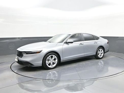 Certified 2025 Honda Accord LX image 30