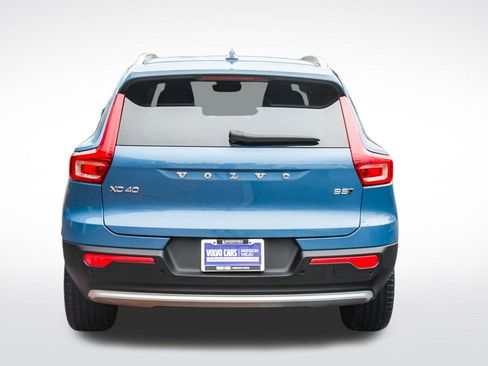 Used 2025 Volvo XC40 B5 Core image 9