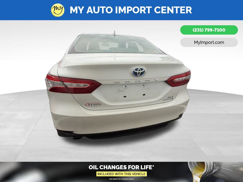 Used 2020 Toyota Camry XLE w/ Sunroof Package FWD image 5