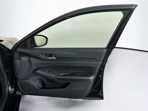 Used 2025 Nissan Altima 2.5 SV FWD image 29
