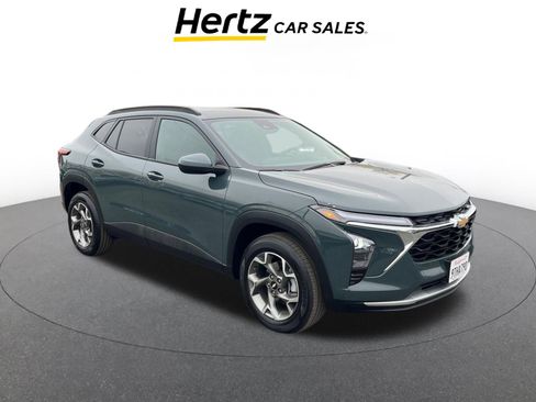 Used 2025 Chevrolet Trax LT w/ LT Convenience Package image 1