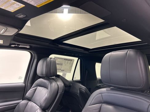 New 2026 Lincoln Navigator Reserve AWD/4WD image 28
