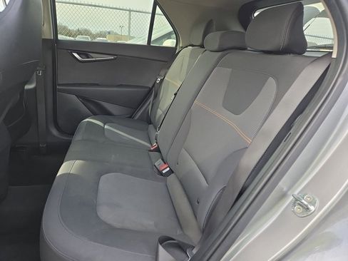 Used 2023 Kia Niro LX image 5