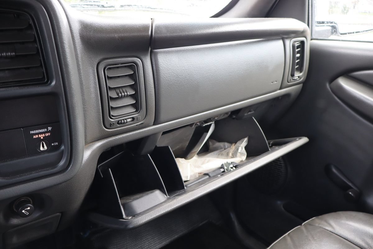 Used 2006 GMC Sierra 2500 W/T RWD image 32