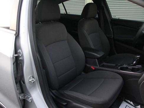 Used 2018 Chevrolet Cruze LT FWD image 19