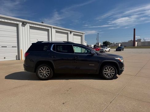 Used 2018 GMC Acadia SLE FWD image 2