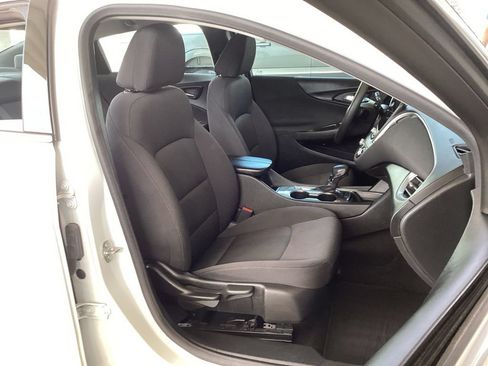 Used 2024 Chevrolet Malibu LT FWD image 34