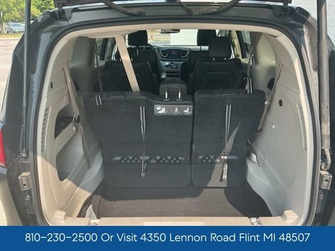 Used 2017 Chrysler Pacifica Touring-L FWD image 25