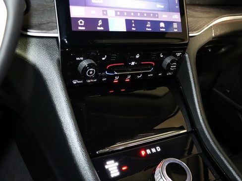 Used 2022 Jeep Grand Cherokee Limited 4xe image 23