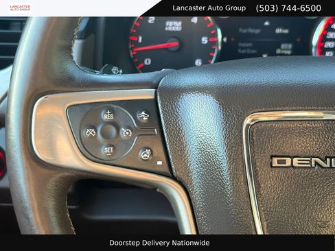 Used 2015 GMC Yukon Denali w/ Premium Package AWD/4WD image 8